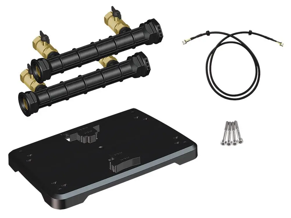 Montageset für eine Grundfos Druckerhöhungsanlage, bestehend aus zwei Anschlussrohren mit Messingarmaturen, einer Montageplatte, einem Verbindungskabel und Schrauben.
